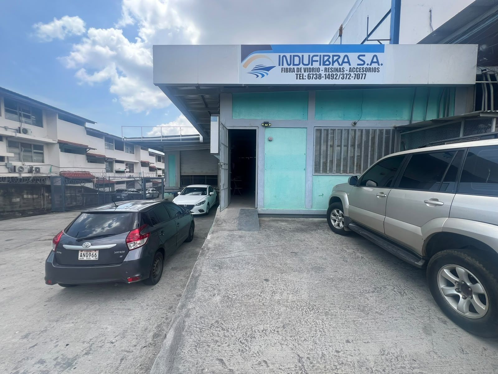 Fachada de la tienda Indufibra S.A. en Río Abajo, Ciudad de Panamá